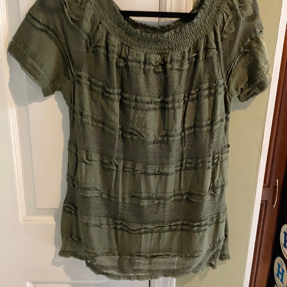 Lined short sleeve top.  Beautiful Olive Green